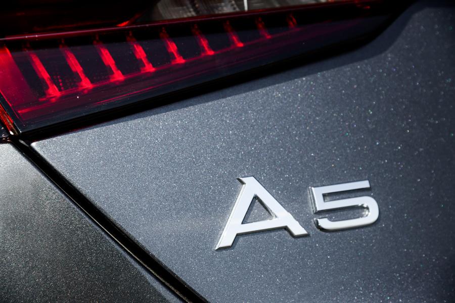 Логотип Audi A5 Sportback g-tron S-Line 2016 года  (WW) (фото 24 из 39)